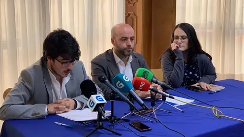 Iv&aacute;n Olmos Ferreiro, primeiro pola esquerda, con Villares e V&aacute;zquez Verao.