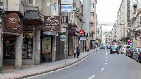 La primera fase se inicia en las aceras sur de la avenida Luis Espada. | FOTO: Xos&eacute; Lois Colmenero.