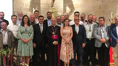 Todos os cofrades do pasado ano 2019, no acto de inauguraci&oacute;n da XIV Edici&oacute;n da Feira do Vi&ntilde;o de Monterrei. | FOTO: Archivo.