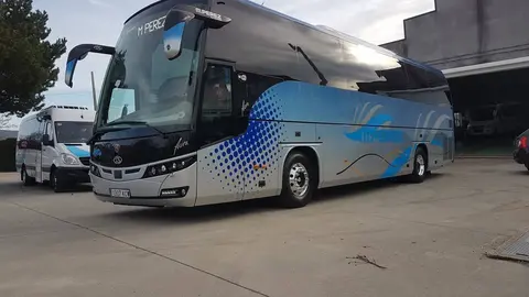 Un autob&uacute;s da empresa M.P&eacute;rez partir&aacute; da Mezquita, pasando por Ri&oacute;s e Ver&iacute;n, para chegar ata Lugo, onde ter&aacute; lugar o mitin de Pedro S&aacute;nchez.