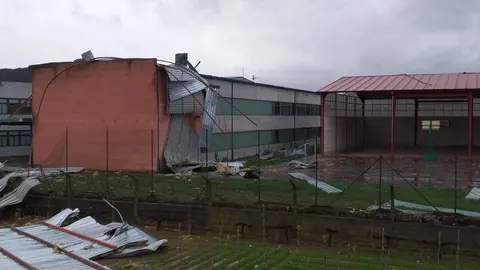 As&iacute; espertou o IES Castro de Baronceli tralo temporal Elsa | FOTO: Xos&eacute; Lois Colmenero.