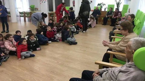 As cativas e os cativos do CEIP Amaro Refojo no centro de d&iacute;a Raiola