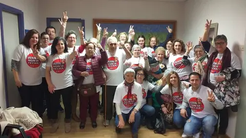 Los protagonistas del cierre en el Hospital de Ver&iacute;n, tras la reapertura del paritorio. | FOTO: Xos&eacute; Lois Colmenero.