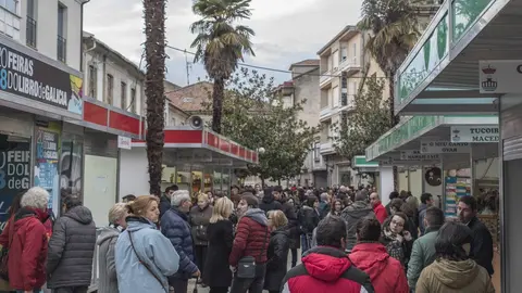 Feira do L&aacute;zaro do ano 2019 na Praza da Merc&eacute;. | FOTO: Concello de Ver&iacute;n.