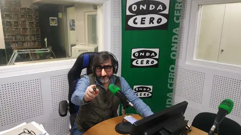 O veterano locutor de radio, Paco Gonz&aacute;lez Sarria.