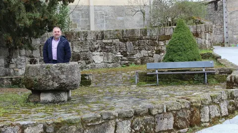 "Quique" Danta, en el parque que llevar&aacute; el nombre de Paulino &Aacute;lvarez. | FOTO: Xos&eacute; Lois Colmenero.