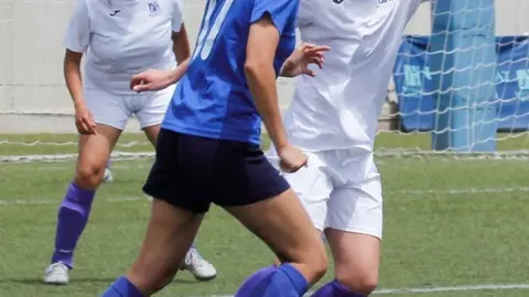 Cristina Mar&iacute;a Silva Jos&eacute;, de azul, practicando uno de sus deportes favoritos.