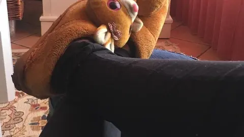 Las pantuflas de Concha tendr&aacute;n estos d&iacute;as mucho m&aacute;s trabajo que de costumbre. | FOTO: Concha Caneiro.