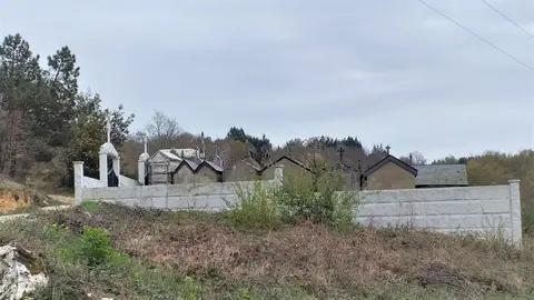 Cemiterio de Feilas (Vilardev&oacute;s),onde foron soterrados os restos da primeira muller que se enterra na comarca v&iacute;tima de COVID19. | FOTO: Xos&eacute; Lois Colmenero.