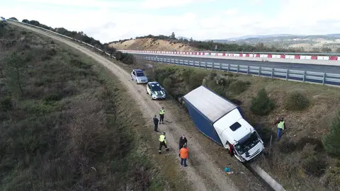 El veh&iacute;culo r&iacute;gido se accident&oacute; pasadas las 1:00 horas de hoy mi&eacute;rcoles.
