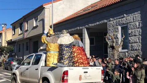 Esta vez, la pick-up municipal cambiar&aacute; a los reyes magos por altavoces, para poder repartir m&uacute;sica. | FOTO: Concello de Monterrei.