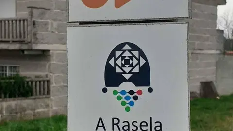 La localidad de A Rasela llevaba con un deficiente suministro de agua desde el inicio del Estado de Alarma. |  FOTO: Rosa Taboada.