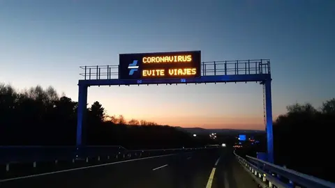 Indicador sobre la autov&iacute;a A - 52.
