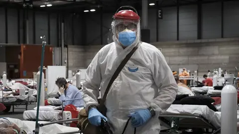 27/03/2020. Madrid
En tan solo 48 horas, la Comunidad de Madrid, junto al Ministerio de Sanidad y la Unidad Militar de Emergencias, consigui&oacute; habilitar un hospital de campa&ntilde;a que puede llegar a tener 5.500 camas en los pabellones del recinto ferial de Ifema, en Madrid. 
El Dr. Antonio Zapatero ha sido designado nuevo director del hospital que la Comunidad de Madrid va a abrir en IFEMA. Con el colapso de los hospitales en Madrid se ha determinado montar en el recinto ferial un hospital espec&iacute;fico para la crisis coronavirus.
 &copy; Pedro Armestre