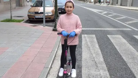 Leire Salgado, una de las madrugadoras de este domingo primero de salida para ellos del confinamiento. | FOTO: Xos&eacute; Lois Colmenero.