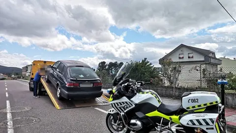 El veh&iacute;culo inmovilizado fue trasladado a un dep&oacute;sito | FOTO: Guardia Civil de Tr&aacute;fico.