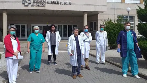 Guillermina Agulla, con parte de su equipo m&eacute;dico, en el balance de resultados del hospital tras el pico de la pandemia. | FOTO: Xos&eacute; Lois Colmenero.