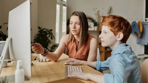 Desescalada Espa&ntilde;a fase 1: este es el RIESGO de ser madre y teletrabajar