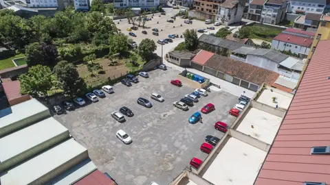 Estacionamento disuasorio central da vila de Ver&iacute;n.