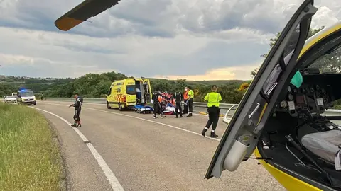 El lucense herido fue trasladado en helic&oacute;ptero al CHUO. | FOTO: Guardia Civil.