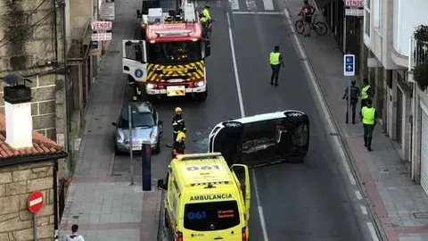 El tr&aacute;fico estuvo interrumpido en la Nacional 525 a la altura del n&uacute;mero 11 de Luis Espada. | FOTO: Diario do T&aacute;mega.