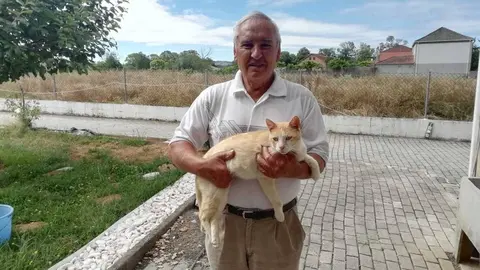Antonio Veiga con el expedicionario "Nico".