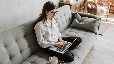  woman-working-at-home-using-laptop-4050291 