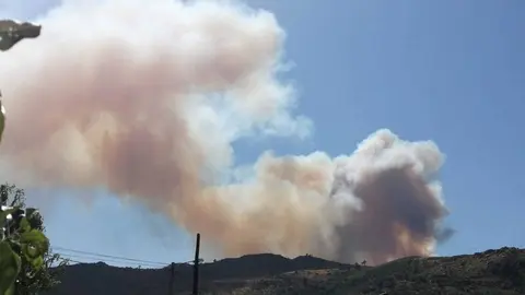 Incendio activo na Caridade, parroquia de San Pedro de Flariz. | FOTO: Cedida.