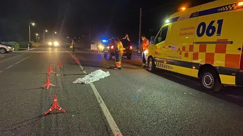 Los servicios sanitarios nada pudieron hacer por salvarle la vida al ciudadano portugu&eacute;s v&iacute;ctima del atropello. | FOTO: Guardia Civil.