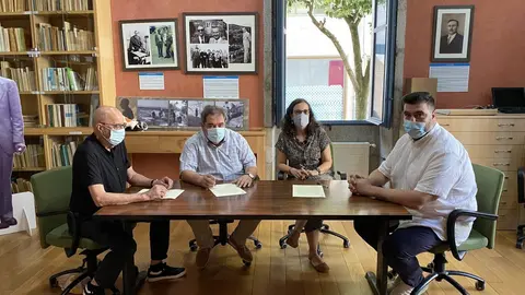 Carlos Thiebaut, o alcalde de Ver&iacute;n, Gerardo Seoane, &Uacute;rsula Luis-Andr&eacute; e o tenente de alcalde, Diego Lourenzo. | FOTO: Carlos Montero.