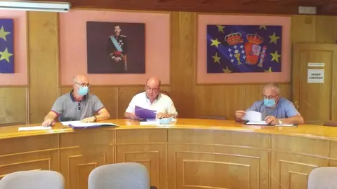 Jos&eacute; Ram&oacute;n Barreal Novo volveu a recuperar hoxe o sill&oacute;n presidencial do sal&oacute;n de plenos. | FOTO: Xos&eacute; Lois Colmenero.