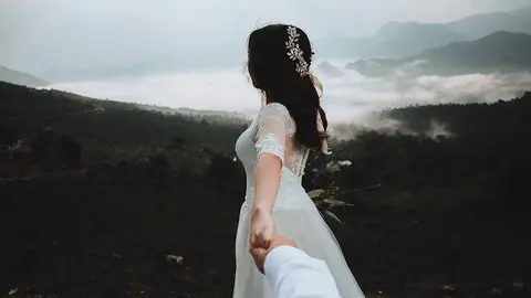  Bodas verano 2020: Si vas a dar el s&iacute;, acierta con tu vestido de novia. Foto Unsplash. 