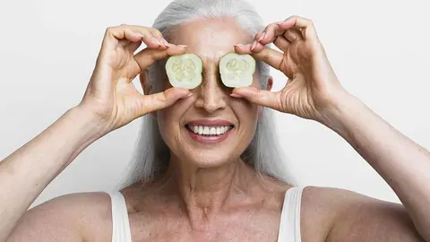  Adi&oacute;s al pelo blanco: cubre tus canas con estos trucos &iexcl;Y sin qu&iacute;micos! 