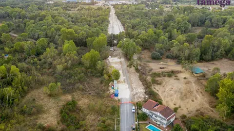 Vista a&eacute;rea da comunicaci&oacute;n entre o pol&iacute;gono de Pazos e Queiz&aacute;s.