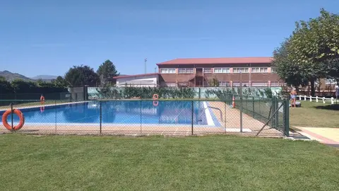 Piscinas municipais da Granxa. | FOTO: Xos&eacute; Lois Colmenero.