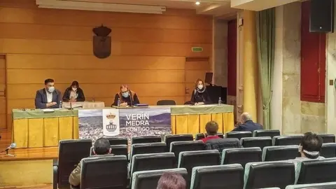 El pleno de este 11 de noviembre se celebr&oacute;, como los &uacute;ltimos, en la Casa da Cultura. | FOTO: Xos&eacute; Lois Colmenero.