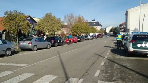 A marcha en autom&oacute;bil dos hostaleiros verinenses arrincou do Campo da Feira. | FOTO: Xos&eacute; Lois Colmenero.