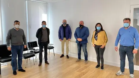 Alcaldes, alcadesa y portavoces del Partido Popular en la reuni&oacute;n de esta ma&ntilde;ana en el Concello de Monterrei.