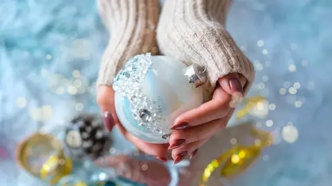  &iquest;C&oacute;mo decorar con bolas de Navidad el &aacute;rbol de forma original?&nbsp; Foto: Pexels 