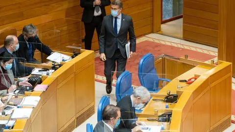 O presidente da Xunta, Alberto N&uacute;&ntilde;ez Feij&oacute;o, responde as preguntas dos grupos no Pleno da C&aacute;mara. Pazo do H&oacute;rreo, Santiago de Compostela, 10/12/{yr0}.