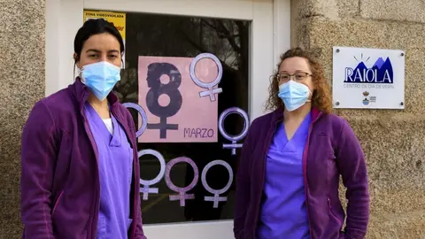 Mercedes Diz y Nieves Justo, gerocultoras en el centro de d&iacute;a Raiola.