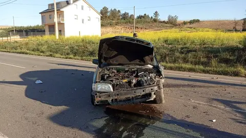 Uno de los veh&iacute;culos implicados en el accidente.