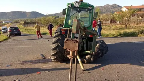 Tractor agr&iacute;cola implicado en el accidente.