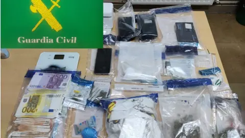 Imagen de lo incautado en la operaci&oacute;n. | Foto: Guardia Civil.