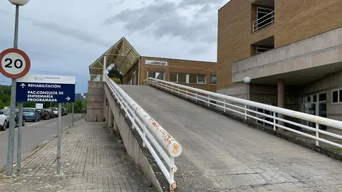 A rampa de acceso &aacute;s urxencis do hospital de Ver&iacute;n. | FOTO: M. D.