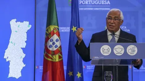 O primeiro-ministro, Ant&oacute;nio Costa, fala aos jornalistas ap&oacute;s a reuni&atilde;o do Conselho de Ministros no Centro Cultural de Bel&eacute;m, Lisboa, 15 de abril de 2021. MANUEL DE ALMEIDA/LUSA