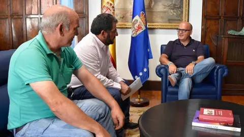 Reuni&oacute;n de los representantes municpales con el presidente de la Diputaci&oacute;n de Ourense | Foto: Diputaci&oacute;n Provincial