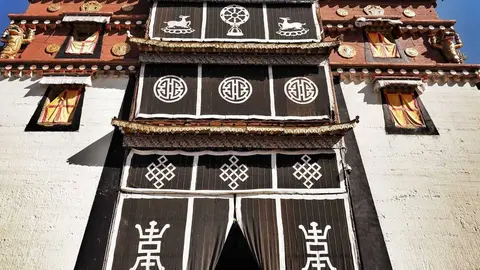 582