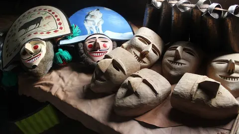 M&aacute;scaras de peliqueiro fabricadas por Paco Di&eacute;guez. | FOTO: Cedida