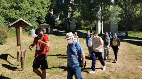 El alcalde de Lubi&aacute;n, Felipe Lubi&aacute;n, durante una caminata.